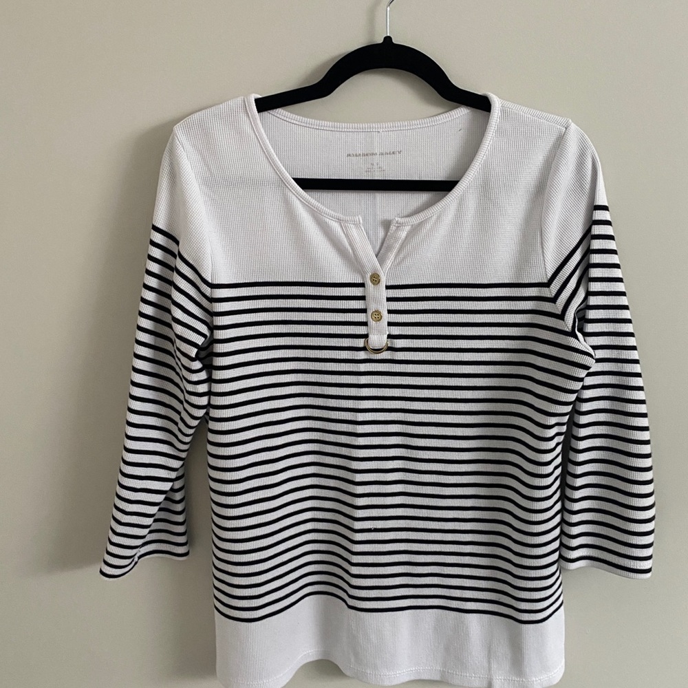 Long-sleeve t-shirt medium